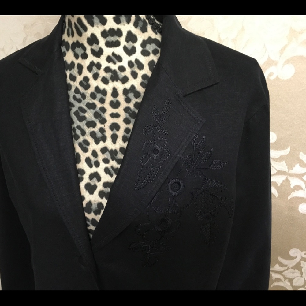 DLG - Blazer with beautiful floral embroidery
